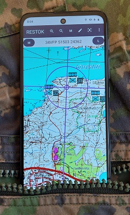 RESTOK-sovelluksen avulla reserviläinen saa Suomen taktisen offilne-kartan taskuunsa.